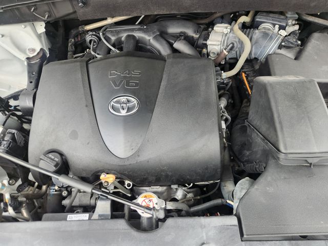 2019 Toyota Highlander XLE White at Legacy Ford
