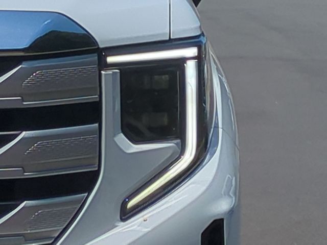 Used 2024 White GMC SLE image 17
