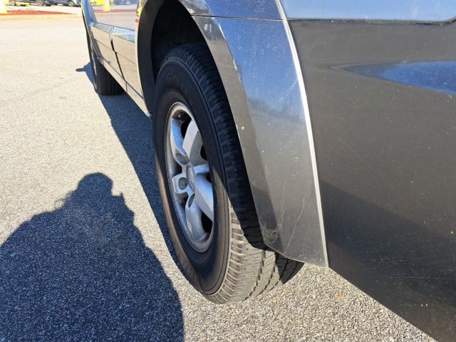 Used 2006 Silver Kia EX image 13