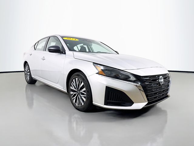 Brilliant Silver Metallic 2024 Nissan Altima 2.5 SV FWD Sedan Front-Wheel Drive Continuously Variable Transmission