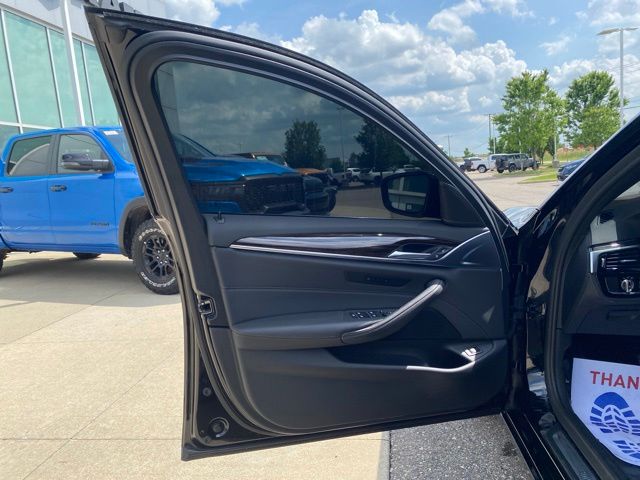 2022 BMW 5 Series 530i xDrive - Jet Black exterior view 9