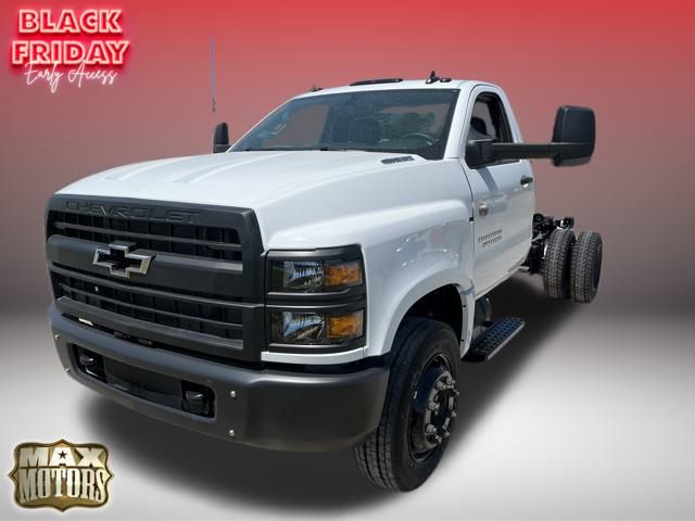 2023 Chevrolet Silverado 4500HD Work Truck 3