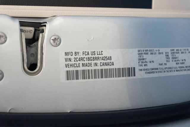 Used 2024 Chrysler Pacifica Van