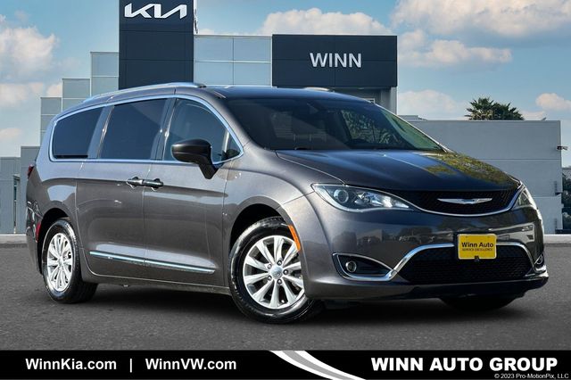 Gray (Granite Crystal Metallic Clearcoat) 2018 Chrysler Pacifica Touring L FWD Minivan Front-Wheel Drive 9-Speed Automatic