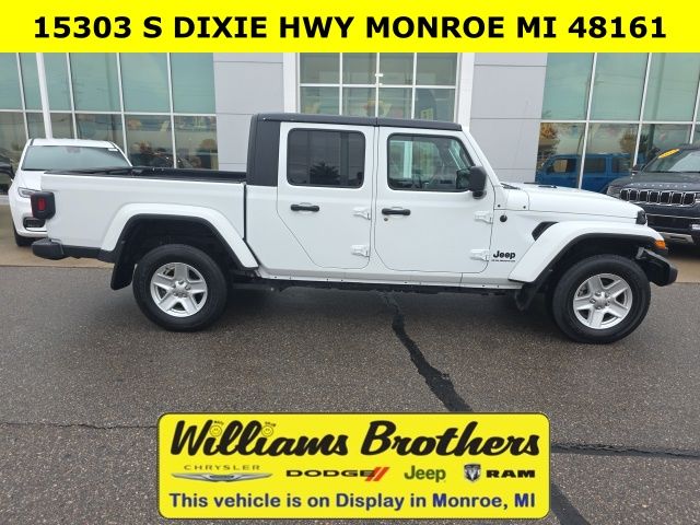 2023 Jeep Gladiator Sport - Bright White Clearcoat exterior view 4