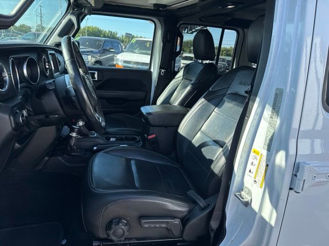 2018 Bright White Clearcoat Jeep Wrangler Unlimited Sahara 4X4 SUV