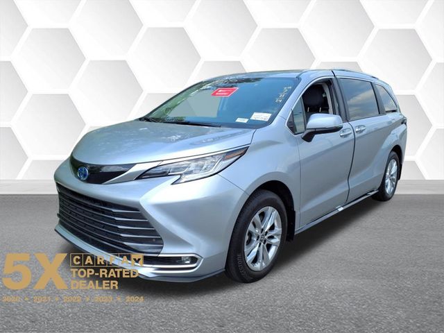 2024 Toyota Sienna Limited photo