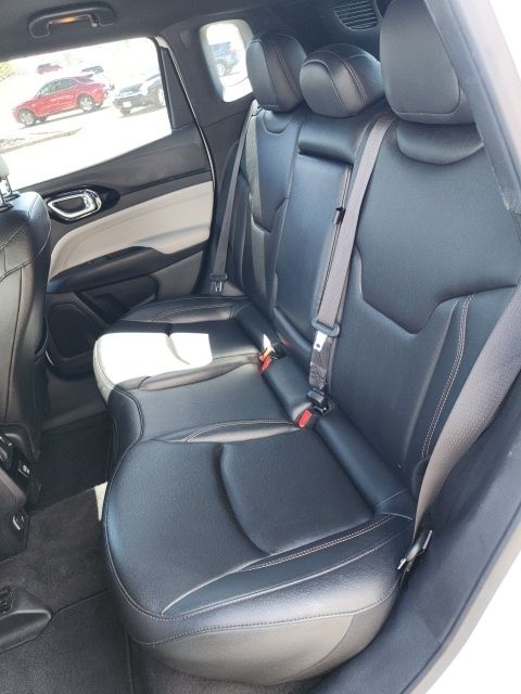 Used 2024 White/off-white Jeep Limited image 32