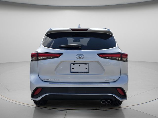 2023 Toyota Highlander - $37,999