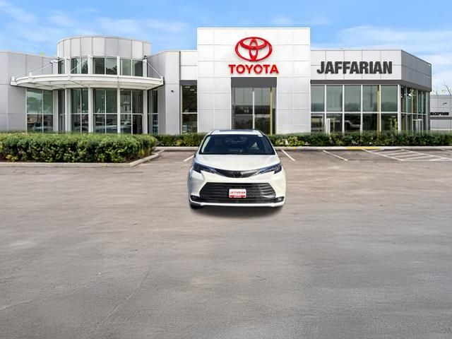 New 2026 Toyota Sienna Van