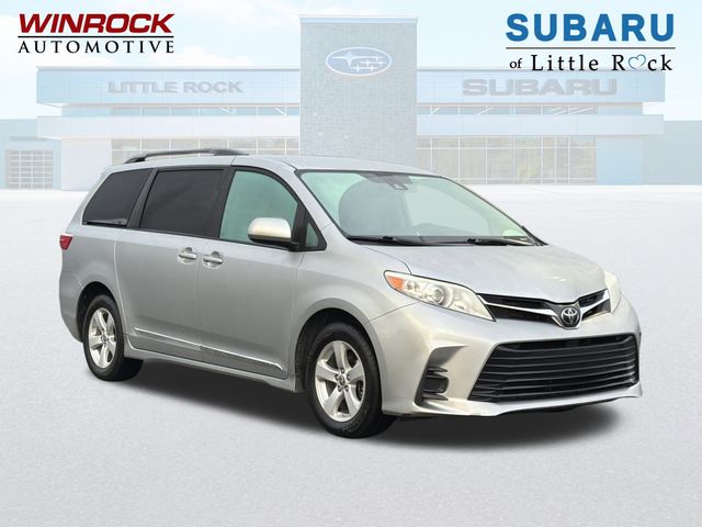 2020 Toyota Sienna LE 7-Passenger FWD with Auto-Access Seat