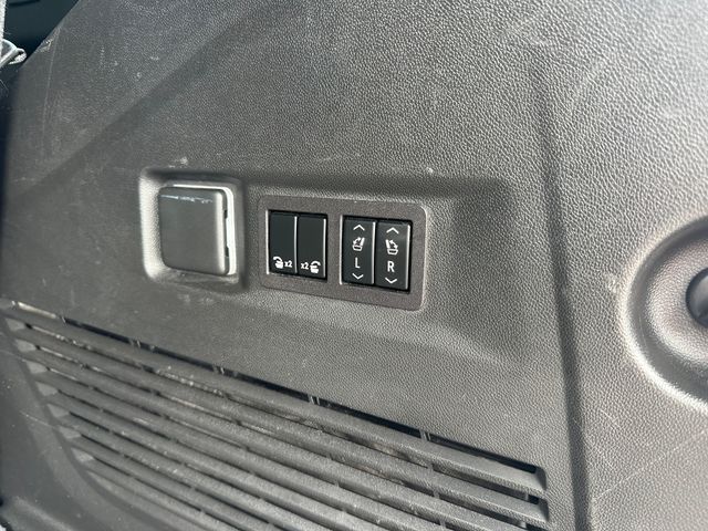 2023 GMC Yukon Denali photo