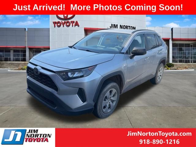 2021 Toyota RAV4 LE AWD's photo