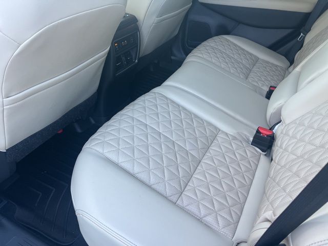 Used 2023 White Nissan Platinum image 31