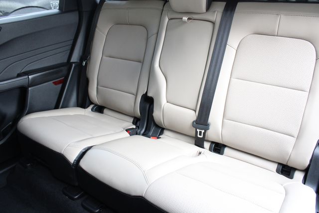 Used 2022  Ford Titanium image 21