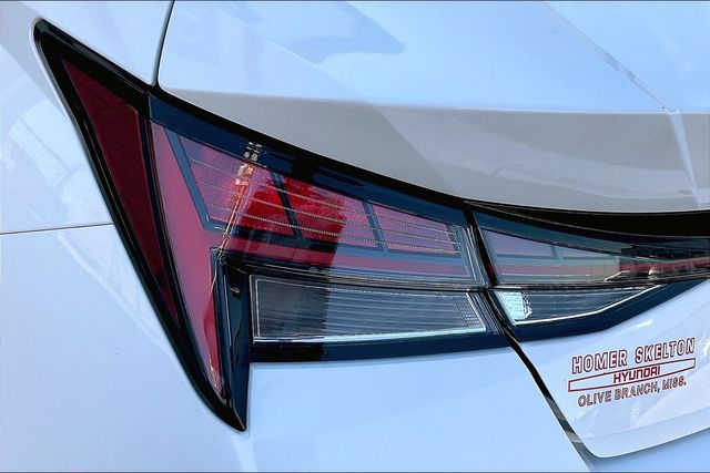 2022 Hyundai Elantra Hybrid Limited photo