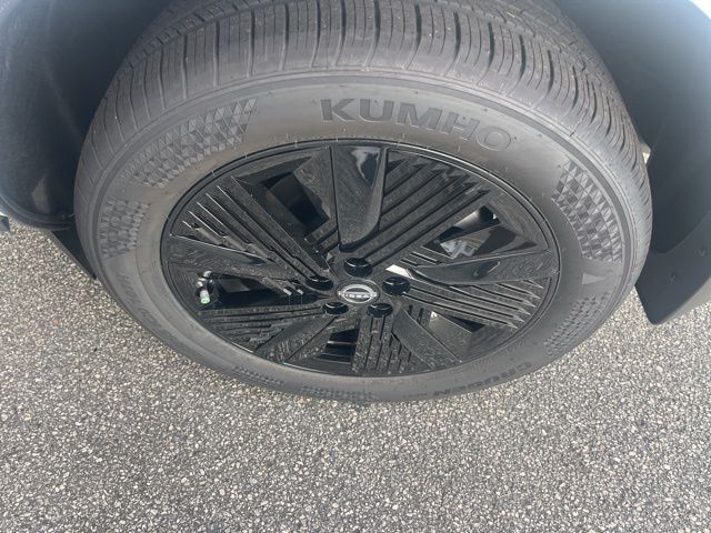 New 2025 White Nissan SV image 31