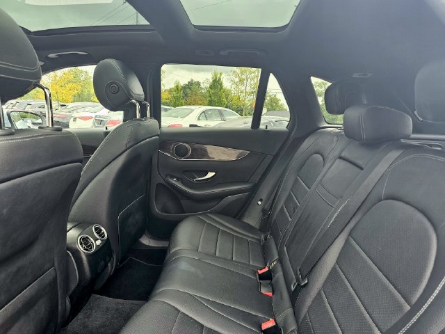 Used 2017  Mercedes-Benz GLC 300 image 23