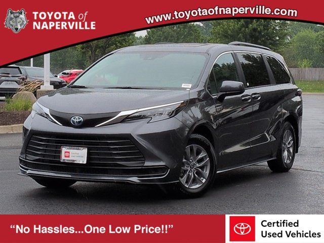  2025 Toyota Sienna LE 8-Passenger AWD   