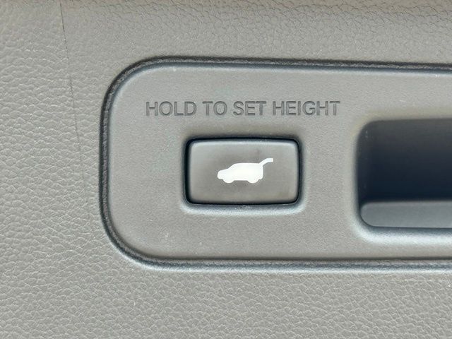 Used 2025 Honda Pilot SUV