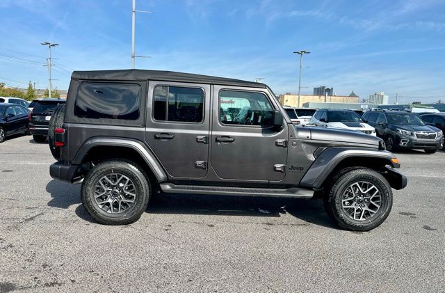 2026 Jeep Wrangler Sahara photo 4