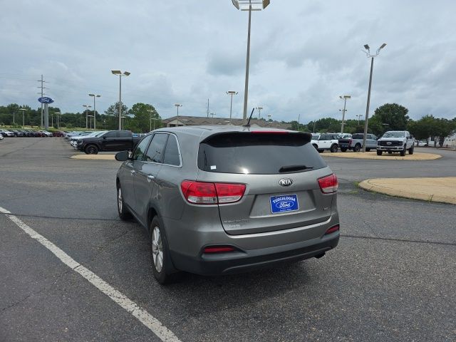 Used 2017 Silver Kia L image 5