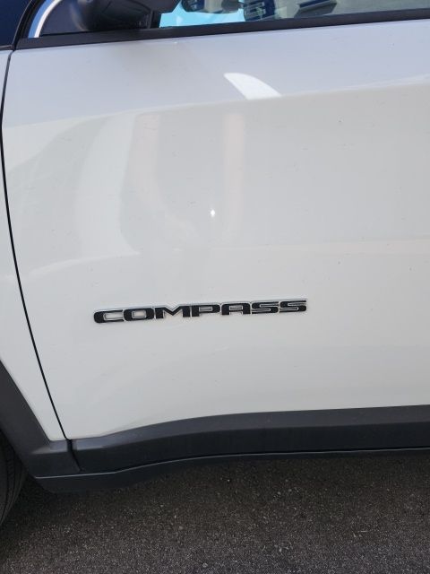 Used 2024 White/off-white Jeep Limited image 7