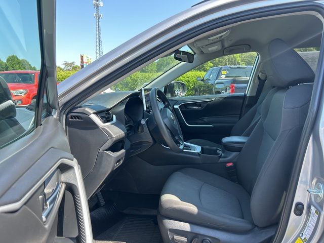 2023 Toyota RAV4 XLE - Photo 17
