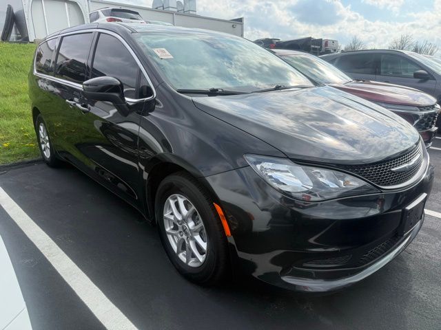 Brilliant Black Crystal Pearlcoat 2023 Chrysler Voyager LX FWD Minivan Front-Wheel Drive 9-Speed Automatic