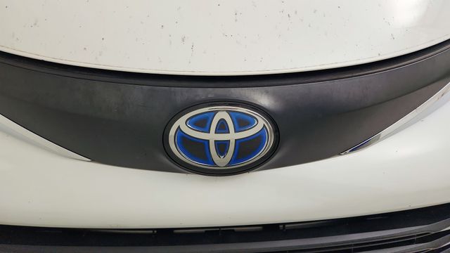 2021 Toyota Sienna XLE White at Community Toyota