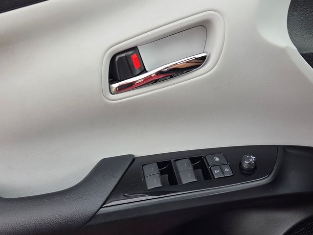 Used 2020 Red Toyota L image 27
