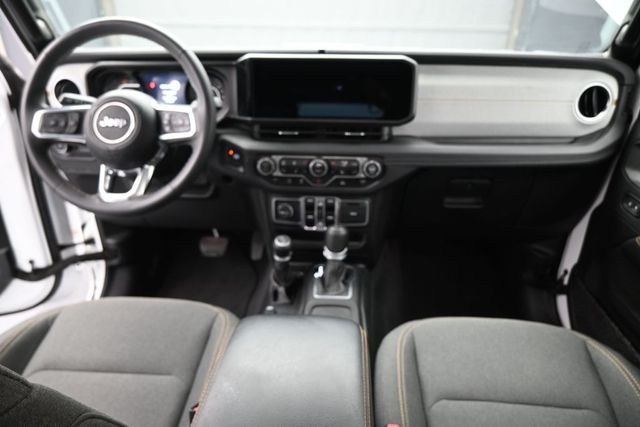 Used 2025 Jeep Wrangler SUV