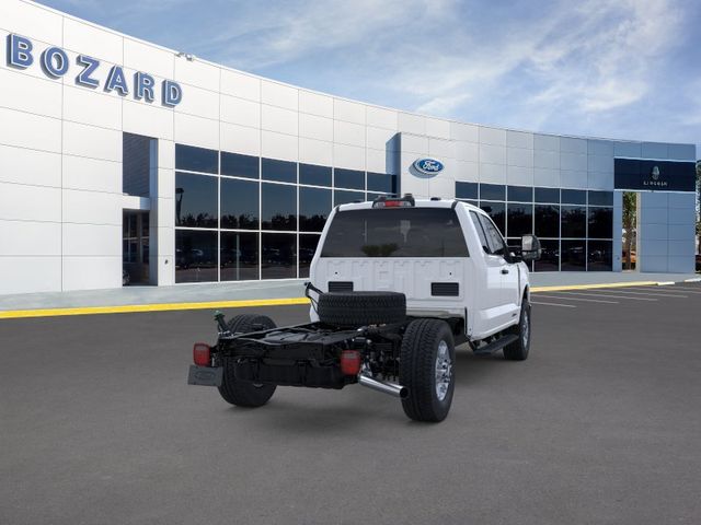 2026 Oxford White Ford Super Duty F-350 SRW XLT 168 WB 4X4 Chassis