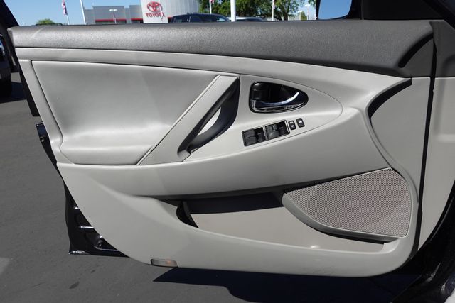 used 2007 Toyota Camry Hybrid car, priced at $7,500