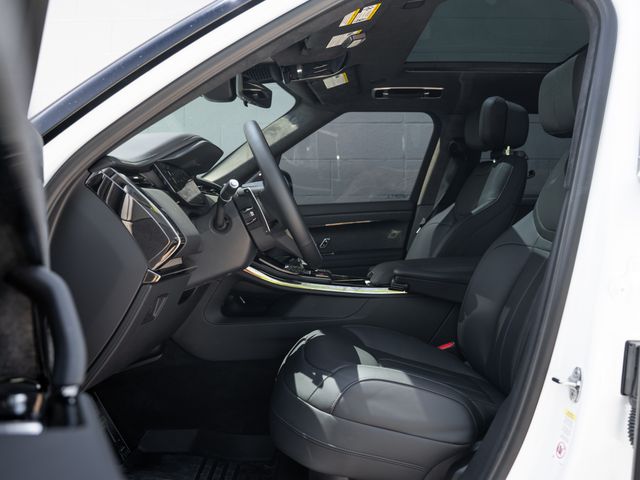 Used 2025  Land Rover Autobiography image 17