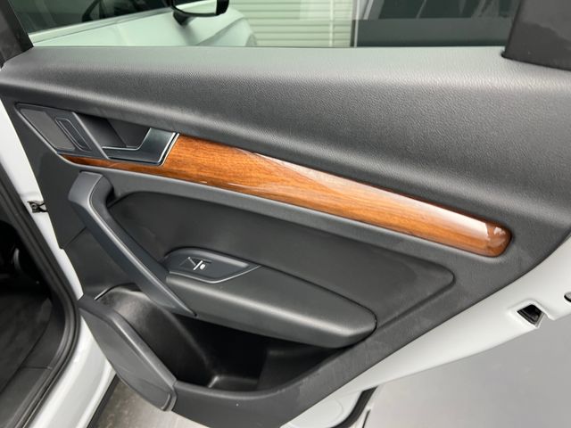 2023 Glacier White Metallic Audi Q5 40 Premium SUV
