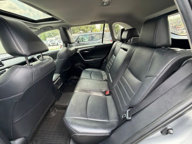 Used 2020 Silver Toyota XLE Premium image 17