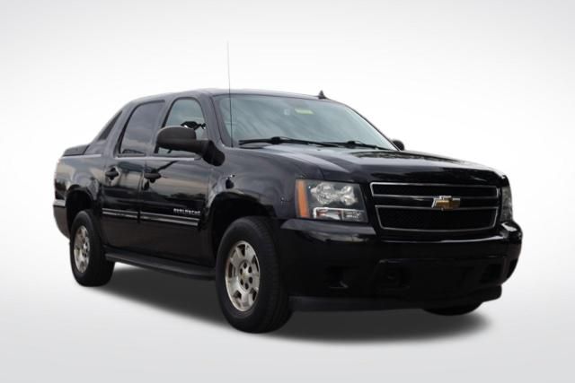 Black 2010 Chevrolet Avalanche Pickup Truck Four-Wheel Drive 6-Speed Automatic