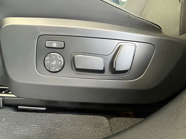 2026 BMW X3 30 - Photo 16
