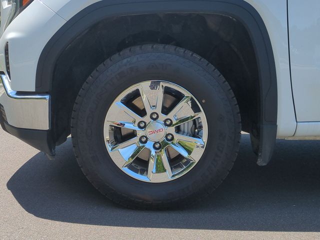 Used 2024 White GMC SLE image 19