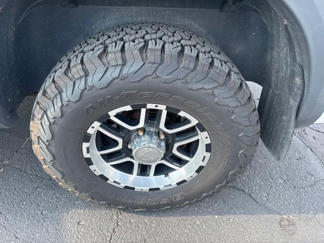 2010 Bright White Clearcoat Dodge 1500 ST 4X4 Truck