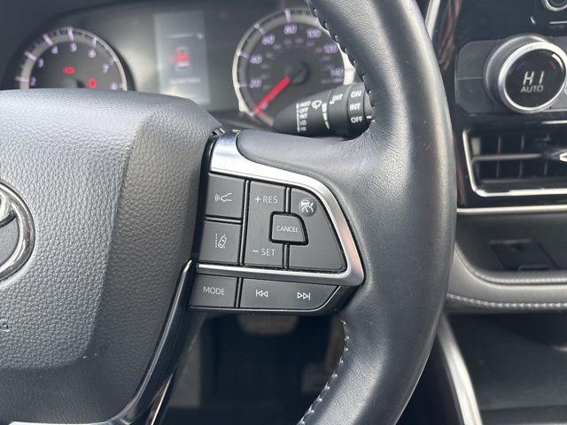 used 2021 Toyota Highlander car, priced at $29,979