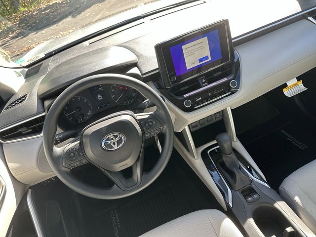 2024 Toyota Corolla Cross L 13