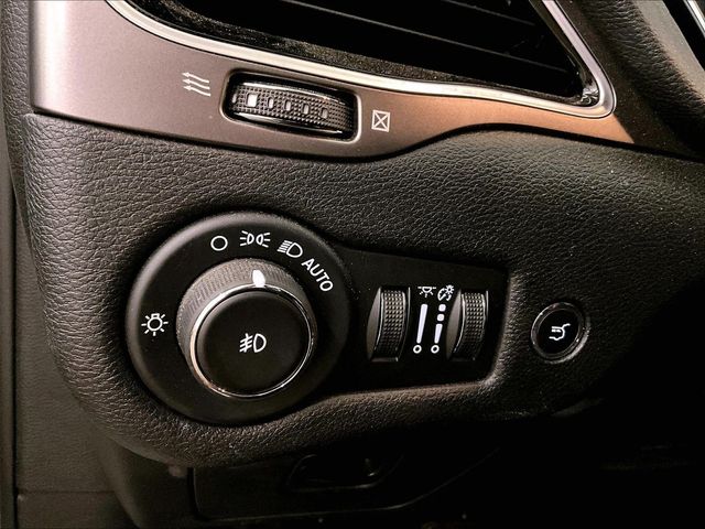 2019 Jeep Cherokee Limited White at Subaru and VW of Moon Township