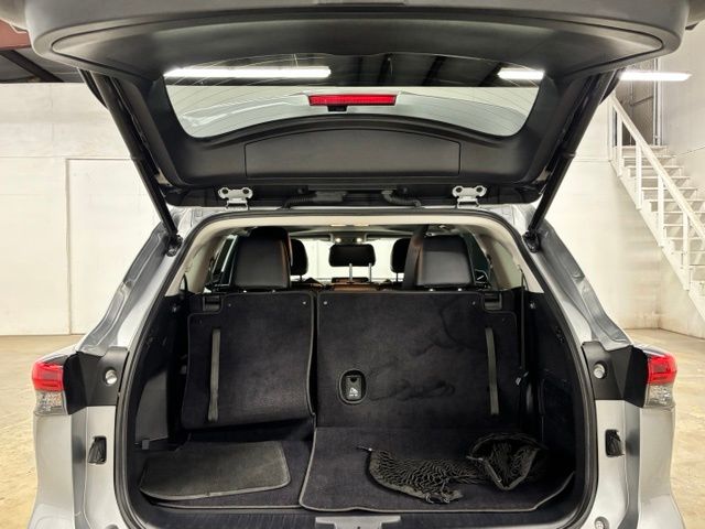 Used 2021 Silver Toyota XLE image 24