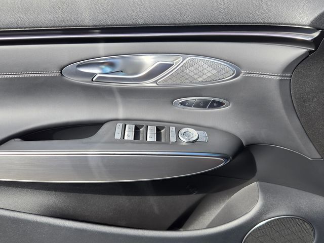 2027 Genesis Gv70
