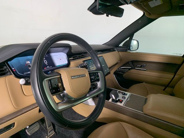 2023 Land Rover Range Rover SE 16