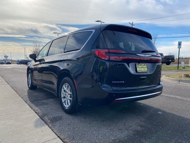 2026 Chrysler Pacifica Select - Diamond Black Crystal Pearlcoat exterior view 7