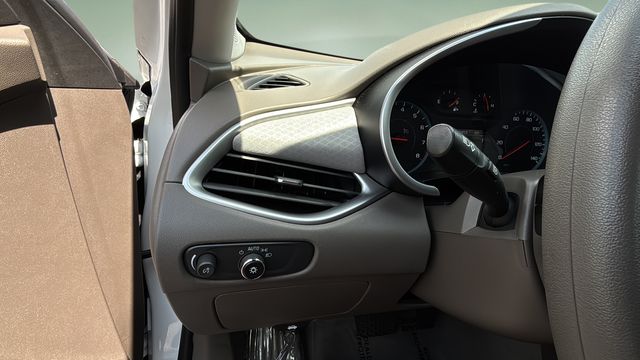 Used 2025 White Chevrolet LT image 21