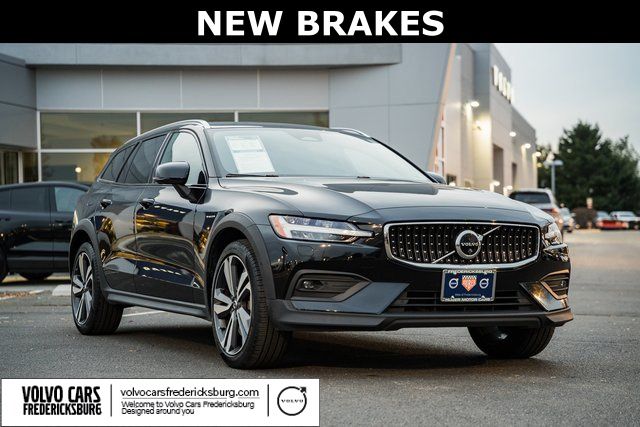 2023 Volvo V60 Cross Country B5 Plus AWD